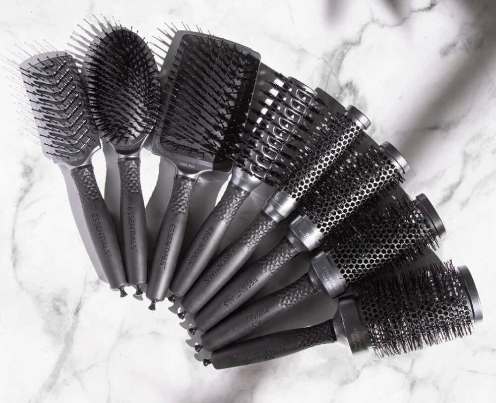 Achieving a smooth, voluminous, and salon-quality blowout requires more than just a good hair dryer. The brush you use during blow drying can significantly affect the final result. Choosing the right hair brush helps improve styling performance, reduce frizz, and create healthier-looking hair.