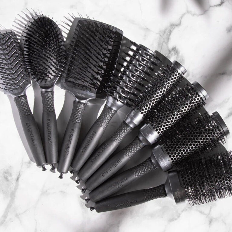 Achieving a smooth, voluminous, and salon-quality blowout requires more than just a good hair dryer. The brush you use during blow drying can significantly affect the final result. Choosing the right hair brush helps improve styling performance, reduce frizz, and create healthier-looking hair.